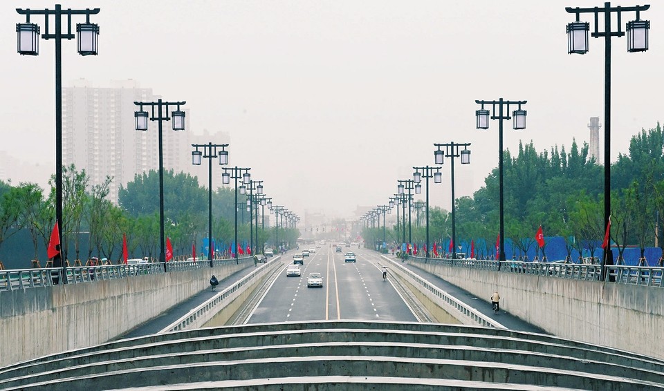 太原五一路部分路段具備通行條件道路盡顯復(fù)古范