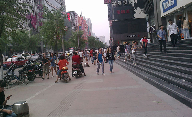 路邊沒(méi)攤販腳下不油膩太原柳巷如今變了模樣