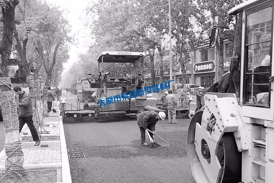 太原桃園三巷正式放行多條小街巷便道磚鋪設完成